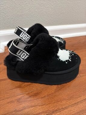 UGG Funkette Valentine Black Platform Slippers Sz 7 Black / White